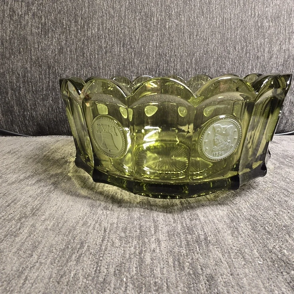Fostoria Coin Glass Olive Green Scalloped Fruit Bowl Frosted‎ Liberty Bell Eagle
